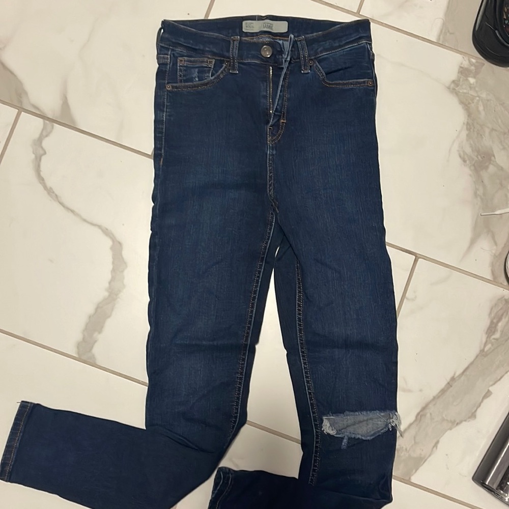 Top shop Jamie moto jeans. Dark jean with one distressed knee